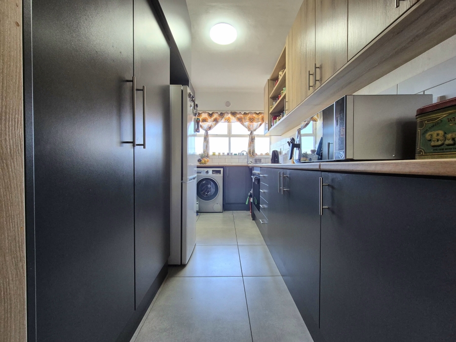 2 Bedroom Property for Sale in Wynberg Upper Western Cape